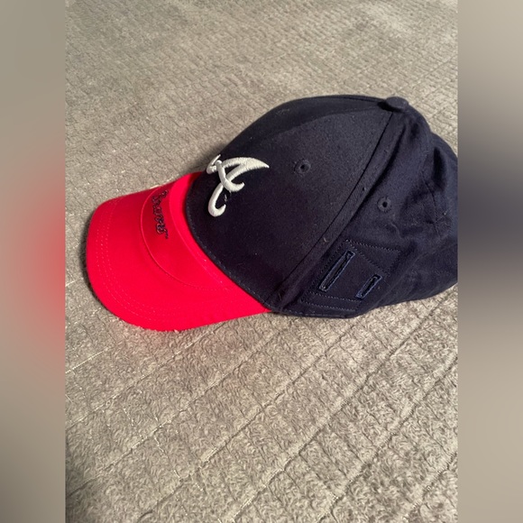 Atlanta Braves Hat - Picture 3 of 4